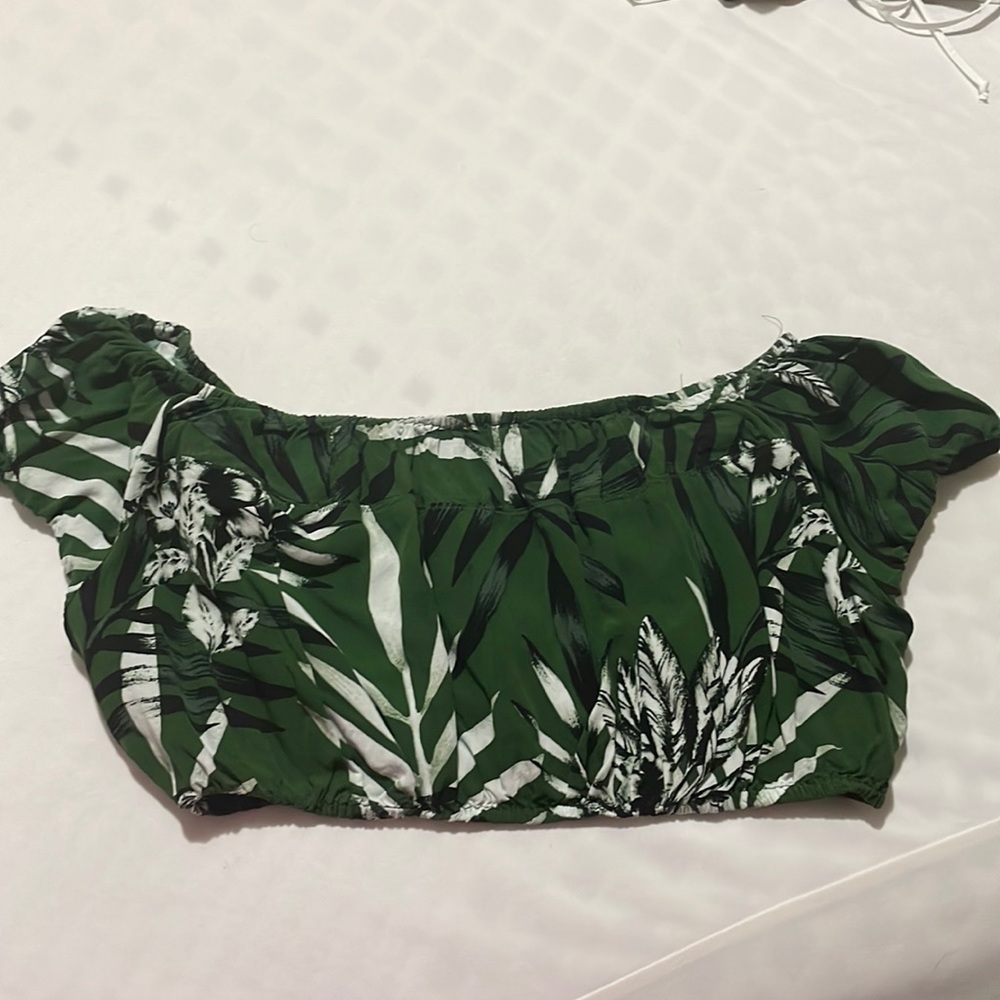 Guess crop top